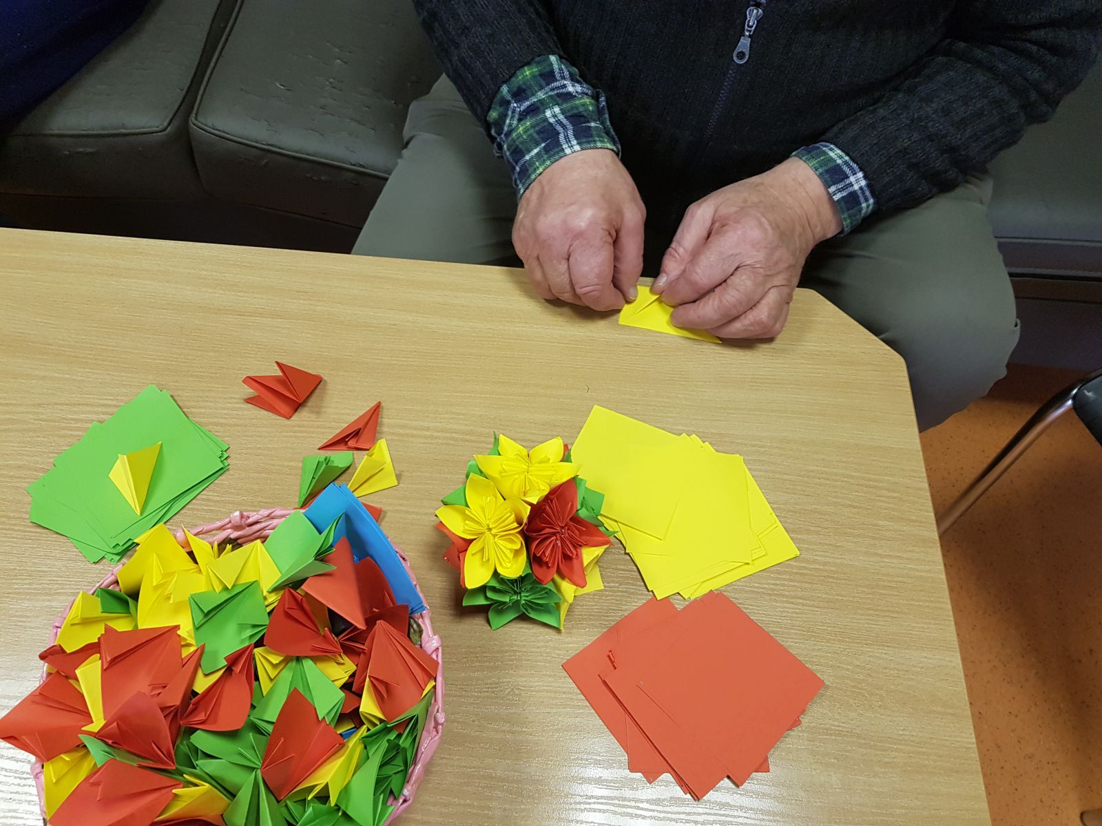<p>Origami - žinomas visame pasaulyje, kaip popieriaus lankstymo menas.  Tai puikus žaidimas kuris moko kantrybės ir nuoseklumo, lavina vaizduotę ir miklina pirštus.</p>
