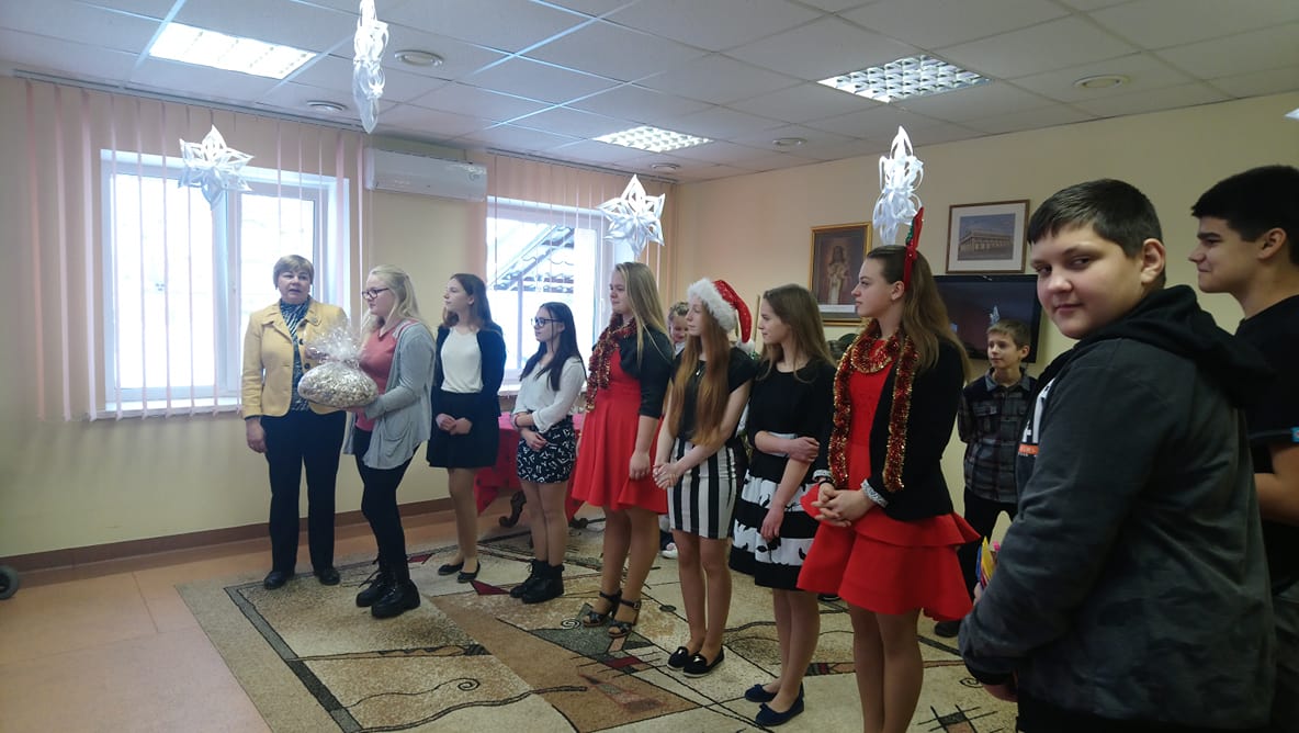 <p>Gruodžio 17 d. artėjant Šv. Kalėdoms ir Naujiesiems metams, globos namų gyventojus atvyko pasveikinti Miroslavo gimnazijos mokiniai.</p>
